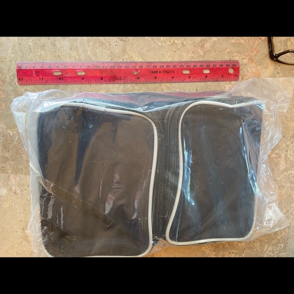 LavieVert Toiletry/Makeup/Portable TravelOrganizer - Picture 9 of 12